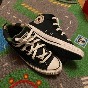 Converse High Tops no tie - Youth Boys size 6